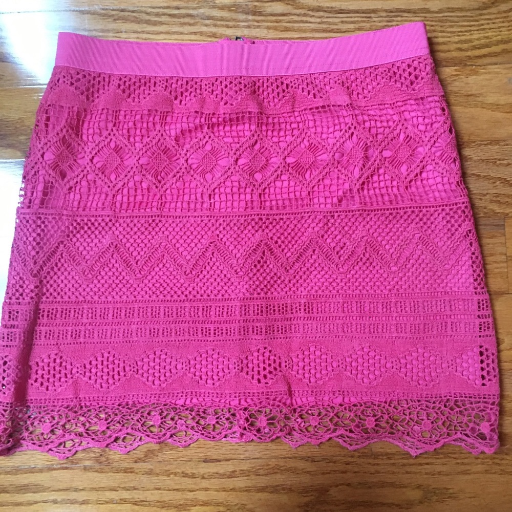American Eagle Coral Women’s size 4 lace miniskirt
